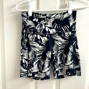 Old Navy Black and White Bike Shorts with Tropical Print 6” Inseam Size S